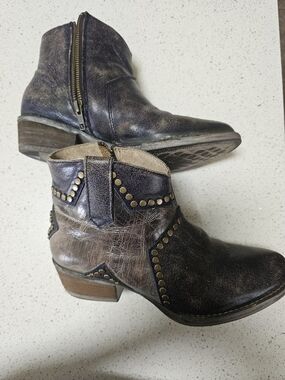 Circle G Distressed Metallic Blue/Brown Studded Star Ankle Boots